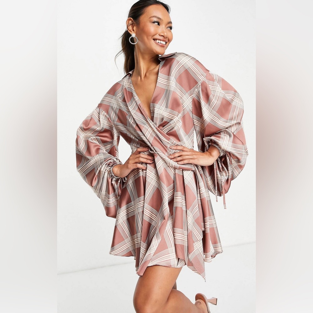 This dress is so fun and perfect for any date night. Worn once.